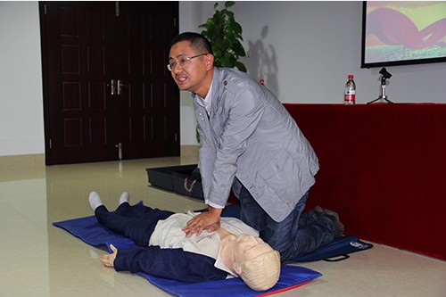 20131024建華文創(chuàng)園黨支部舉辦應(yīng)急救護(hù)知識培訓(xùn) (2).jpg