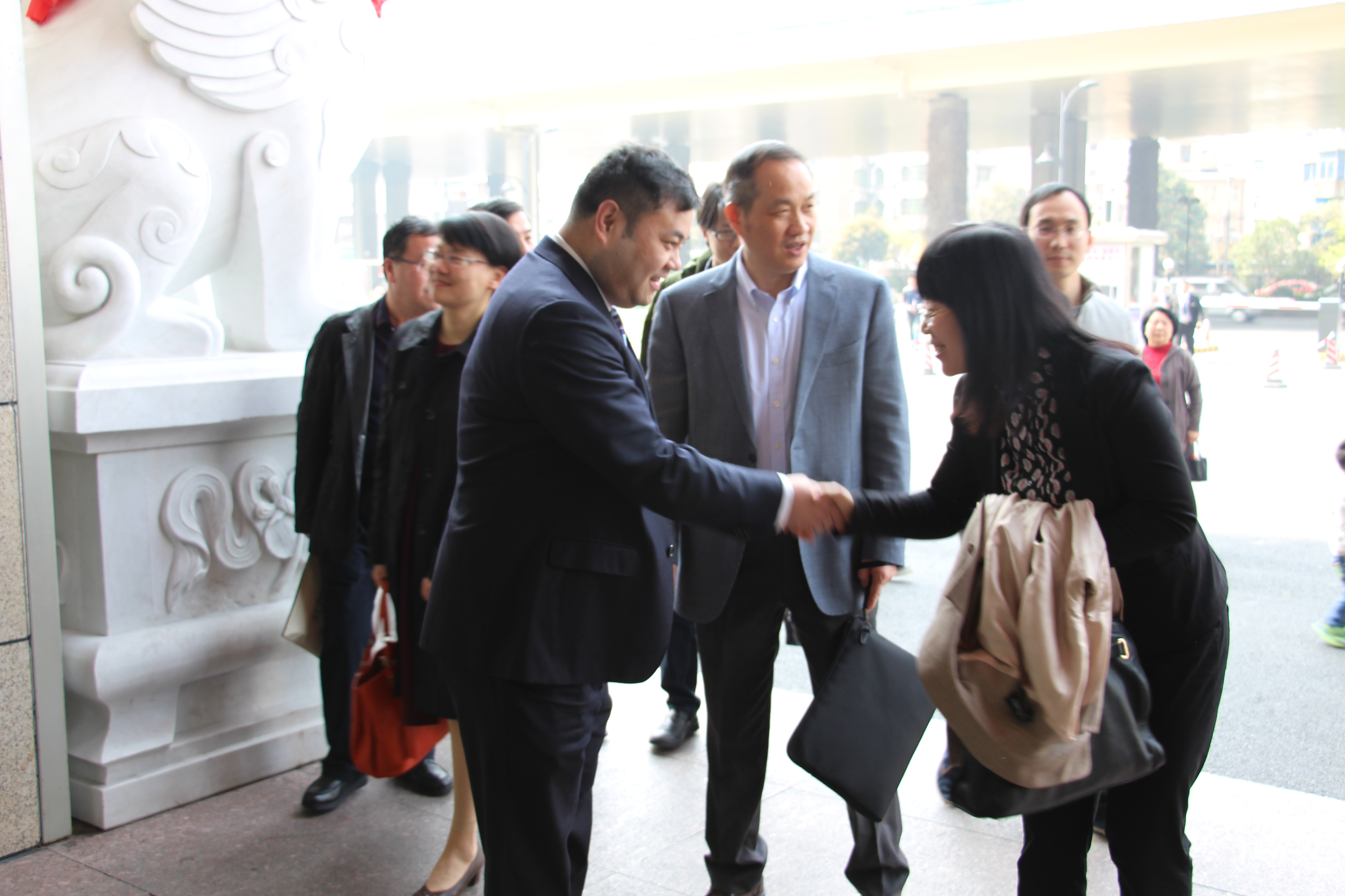 中央黨校課題組專家一行蒞臨水晶城調研1 (1).JPG